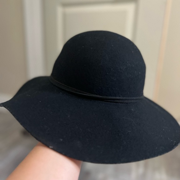 Wool Hat - Picture 2 of 4